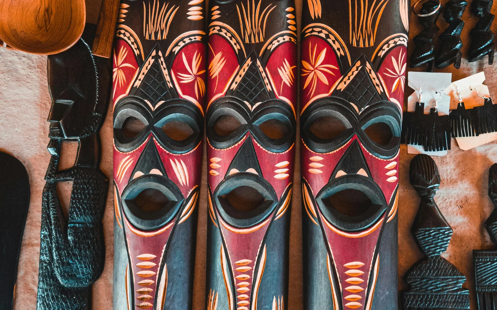 Handcrafted metal art ware and decorative sculptures